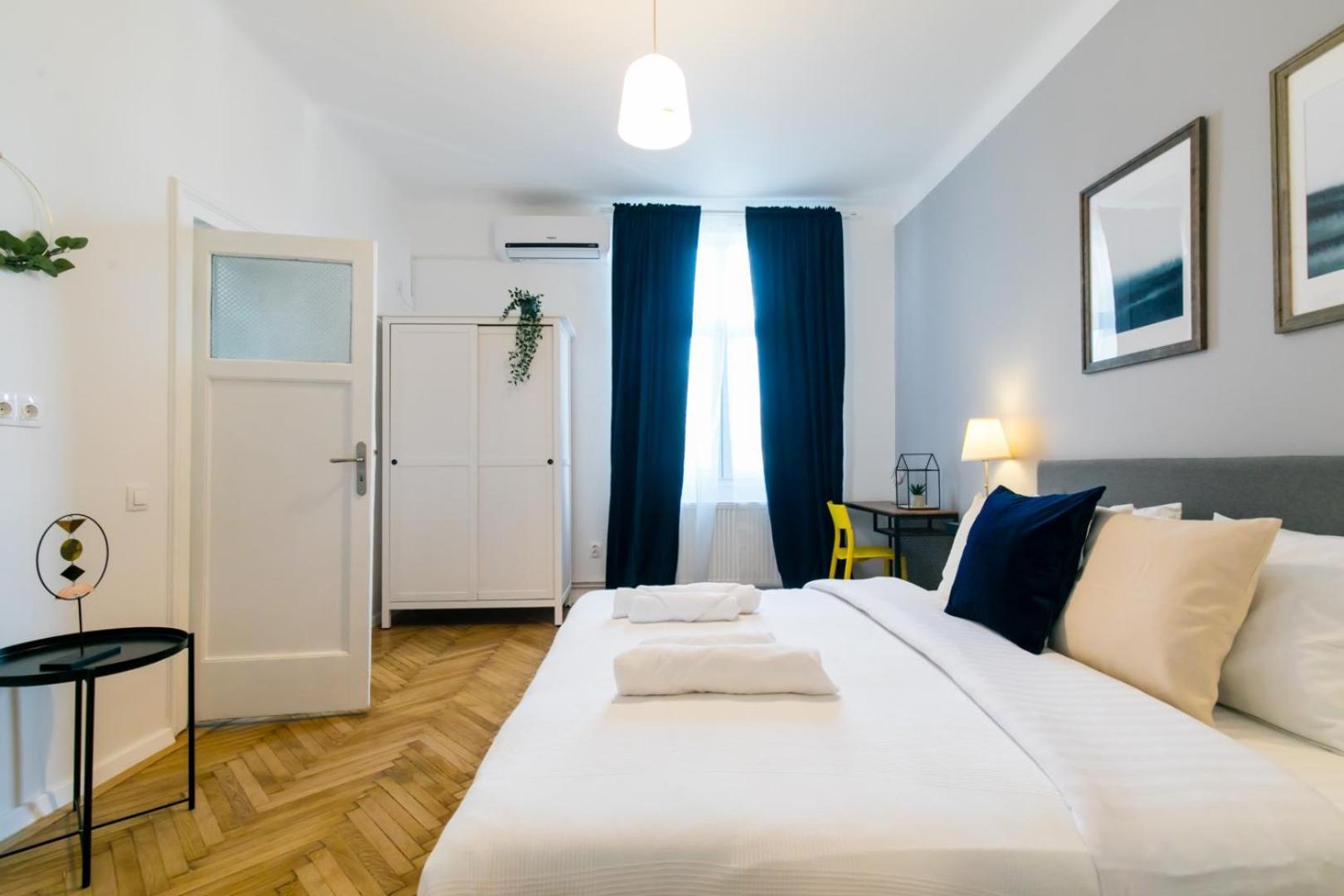 Heart Of The City - Cozy Apartments In Prime Location Бухарест Номер фото