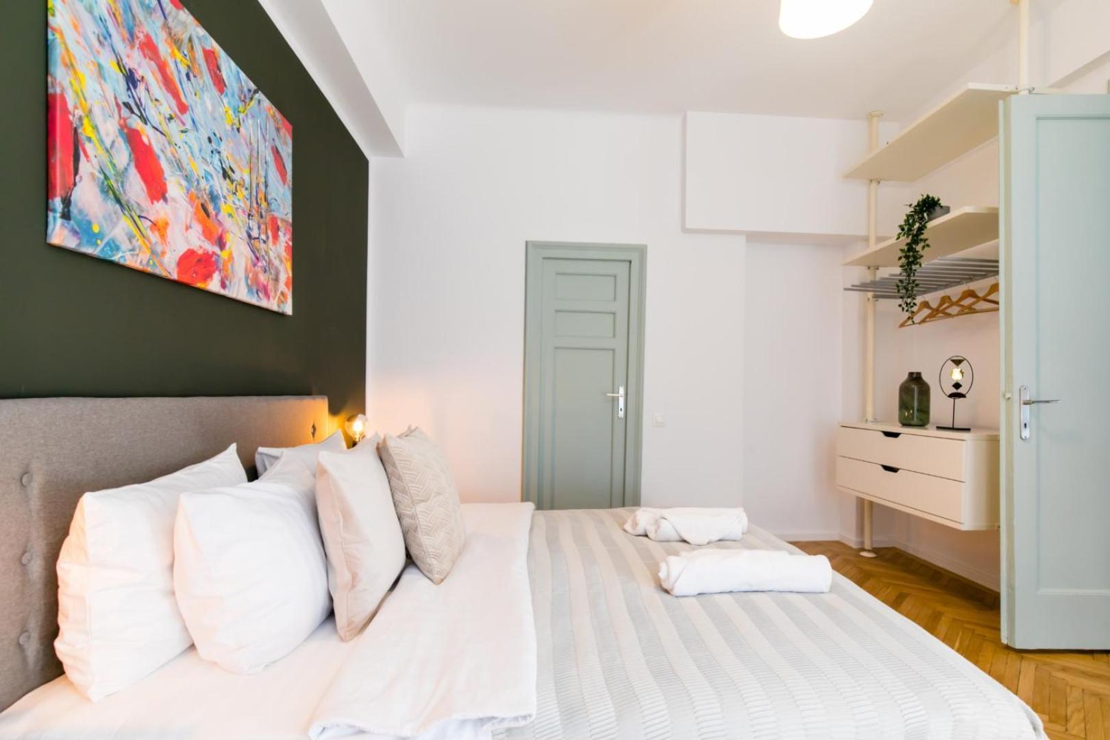 Heart Of The City - Cozy Apartments In Prime Location Бухарест Номер фото