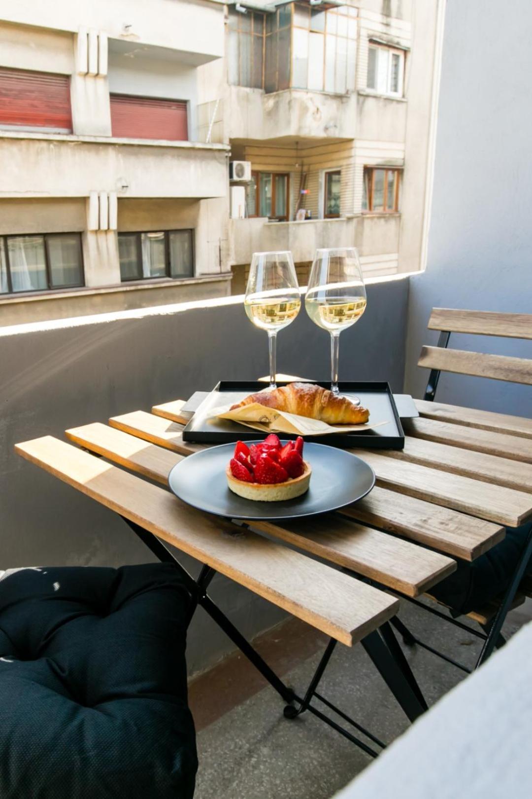 Heart Of The City - Cozy Apartments In Prime Location Бухарест Номер фото